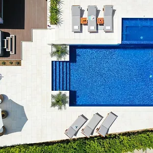 Pino With Pool, Sauna & Jacuzzi Petrčane